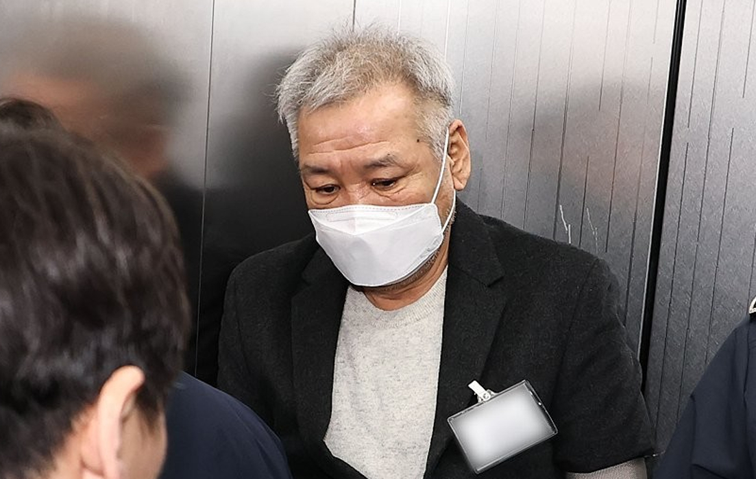 도이치모터스 주가조작과 명태균 공천개입, 통일교 청탁&middot;뇌물 수수 의혹 혐의 등으로 구속기소 된 김건희 씨가 3일 서울 서초구 서울중앙지방법원에서 열린 자본시장법 위반 혐의 결심 공판에 출석하고 있다. [사진=사진공동취재단]