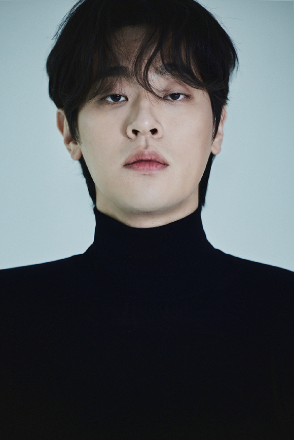 배우 박정민이 영화 '밀수'(감독 류승완) 인터뷰에 앞서 포즈를 취하고 있다. [사진=샘컴퍼니]