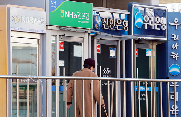 서울 시내에 있는 은행 ATM 모습. [사진=연합뉴스]