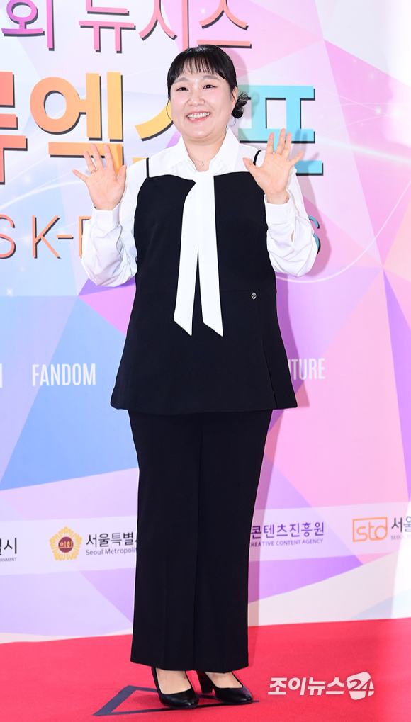 코미디언 이수지가 28일 오후 서울 중구 소공동 롯데호텔에서 열린 '제8회 뉴 시스 한류엑스포' 시상식 포토월 행사에 참석하고 있다. [사진=정소희 기자]