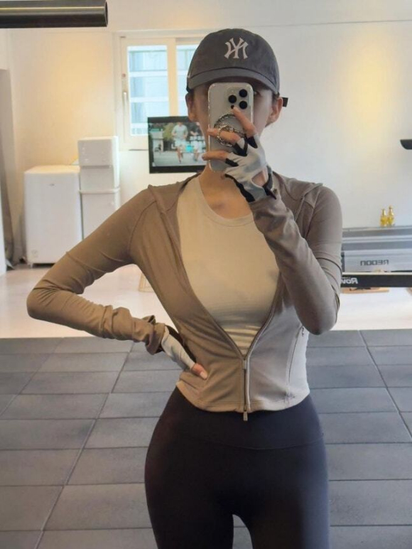 강민경, 잘록 허리+황금 골반...레깅스핏 美쳤네