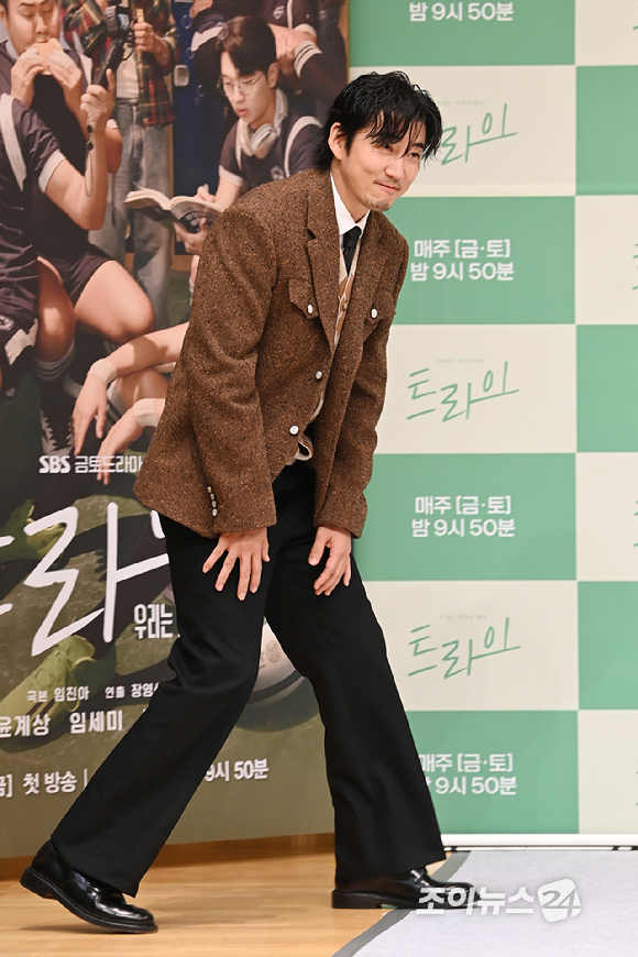 배우 윤계상이 25일 오후 서울 양천구 목동 SBS에서 열린 SBS 새 금토드라마 '트라이: 우리는 기적이 된다' 제작발표회에 참석해 포즈를 취하고 있다. [사진=문수지 기자]