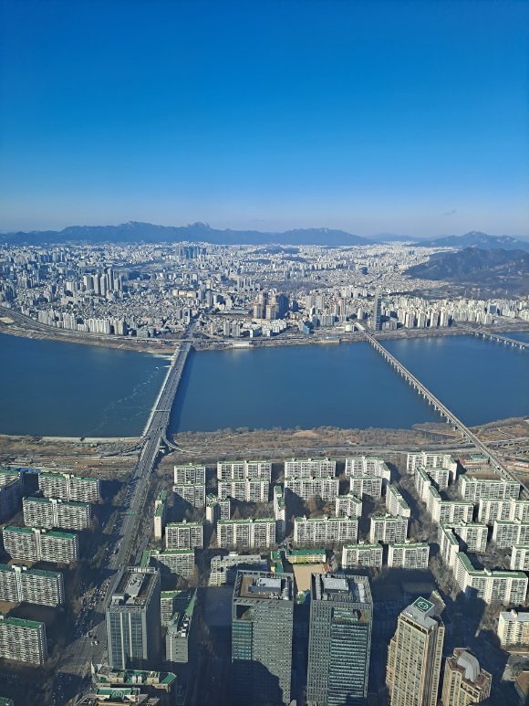 10·15 부동산 대책 한 달 만에 강남 3구를 중심으로 서울 집값 상승폭이 소폭 확대된 것으로 나타났다. 사진은 롯데월드타워에서 바라본 서울시내 전경. [사진=아이뉴스24 자료사진]