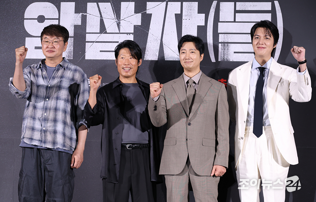 허진호 감독, 배우 유해진, 박해일, 이민호가 10일 오전 서울 용산구 CGV용산아이파크몰점에서 진행된 영화 '암살자(들)'(감독 허진호) 제작보고회에 참석해 포즈를 취하고 있다. [사진=문수지 기자]