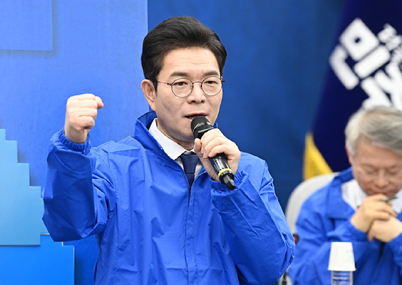 정원오 서울시장 후보가 23일 국회에서 열린 민주당 광역단체장 후보 연석회의에서 인사말을 하고 있다. [사진=곽영래 기자]