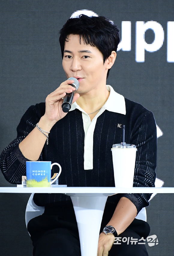 '보스' 포스터 [사진=(주)하이브미디어코프, (주)마인드마크]