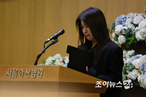 배우 하지원이 27일 서울 송파구 서울아산병원 장례식장에서 엄수된 배우 이순재 영결식에서 추도사를 하고 있다. [사진=곽영래 기자]