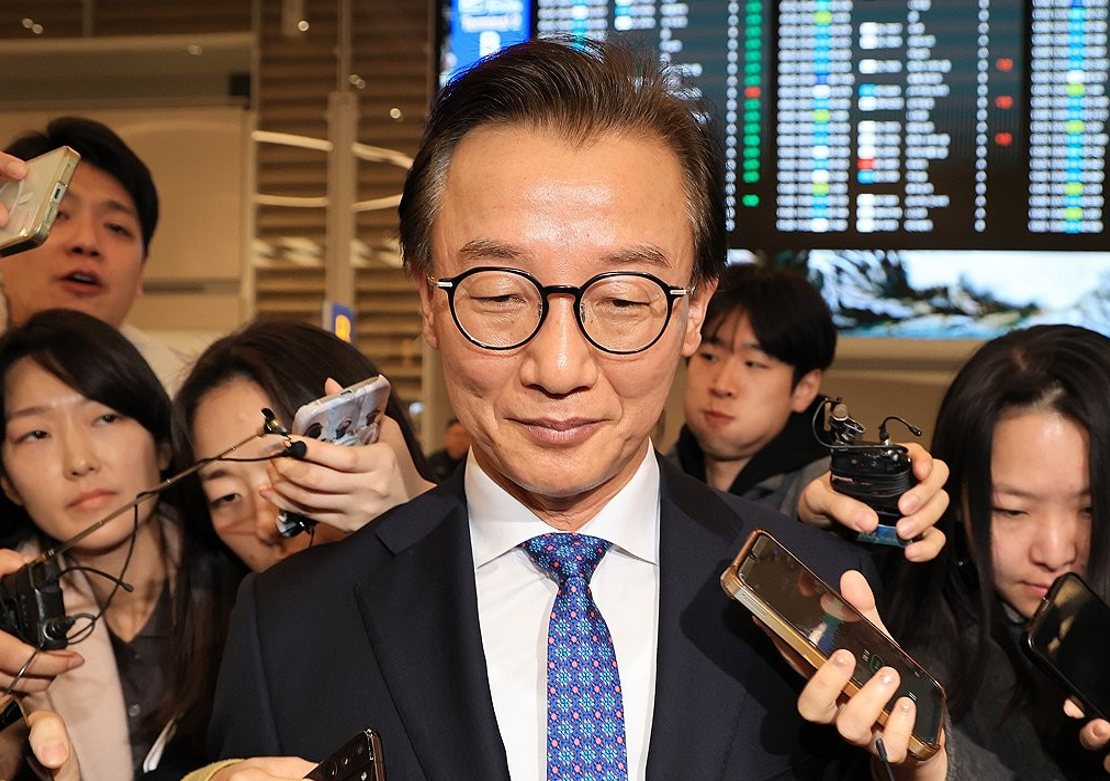 윤석열 전 대통령 부인 김건희 여사 관련 의혹을 수사하는 민중기 특별검사가 지난 6월 20일 서울 서초구 서초동에 마련된 임시 사무실로 출근하고 있다. 2025.6.20 [사진=연합뉴스]