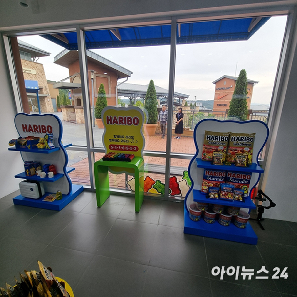 경기도 여주시 신세계사이먼 여주 프리미엄 아울렛에 위치한 '하리보 스토어' 매장 전경. [사진=전다윗 기자]