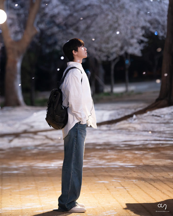 배우 박서준이 JTBC 토일드라마 '경도를 기다리며'에서 열연하고 있다. [사진=어썸이엔티]