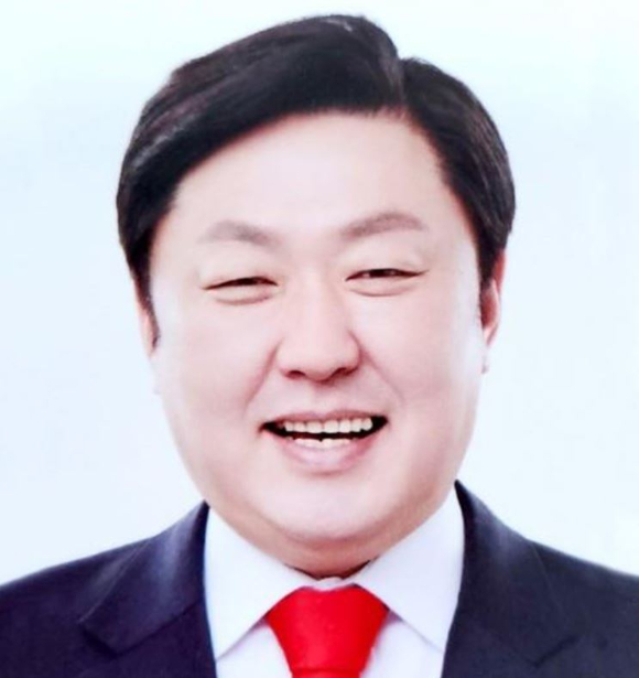 두 차례 음주 운전을 해 재판에 넘겨진 국민의힘 출신 인천시의원에게 벌금형이 선고됐다. 사진은 신 의원. [사진=인천광역시의회]