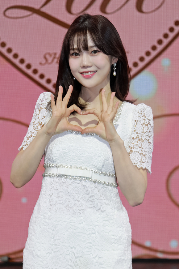 [포토]오마이걸 효정, '하트보다 러블리'
