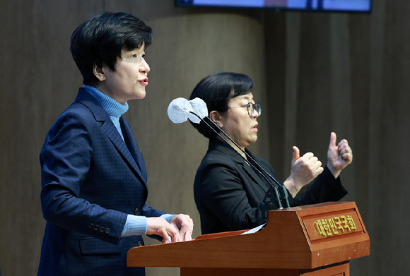 김영주 국회부의장이 19일 오후 서울 여의도 국회 소통관에서 더불어민주당 탈당 선언 기자회견을 하고 있다. 2024.02.19 [사진=뉴시스]