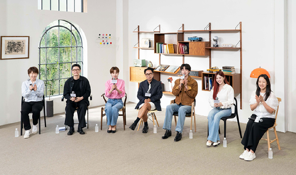 홍인기 PD, 박현정 PD, 신기은 PD, 정재형, 장도연, 안재현, 효정이 14일 JTBC '끝사랑' 온라인 제작발표회에서 포즈를 취하고 있다. [사진=JTBC]