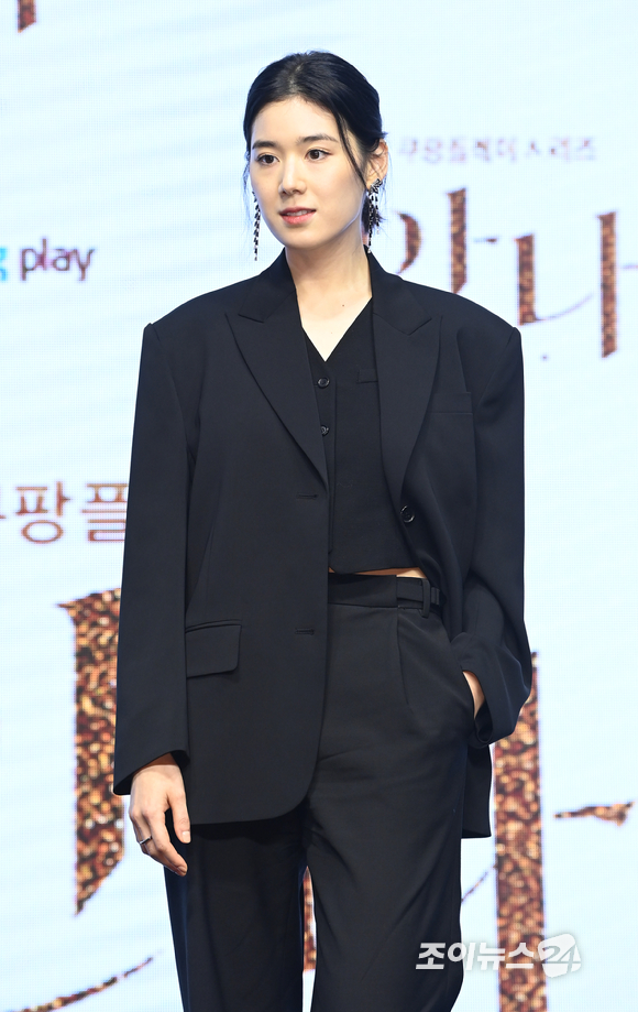 배우 정은채가 21일 오전 여의도 콘래드서울에서 열린 쿠팡플레이 시리즈 '안나' 제작발표회에 참석해 포토타임을 갖고 있다. [사진=정소희 기자]