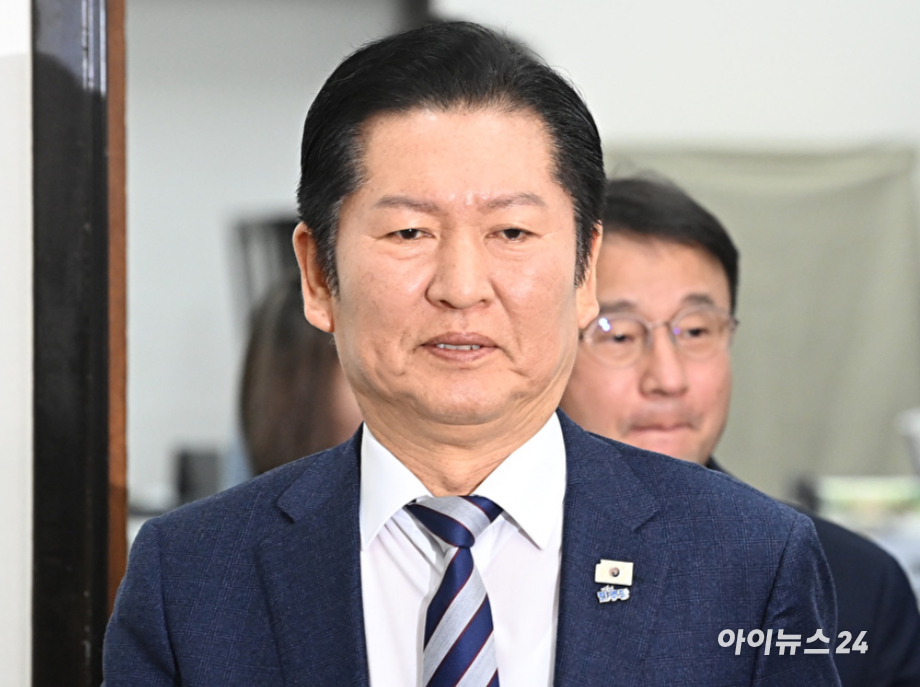 더불어민주당 정청래 대표와 한병도 원내대표가 2일 서울 여의도 국회에서 열린 최고위원회의에 참석하고 있다. [사진=곽영래 기자]