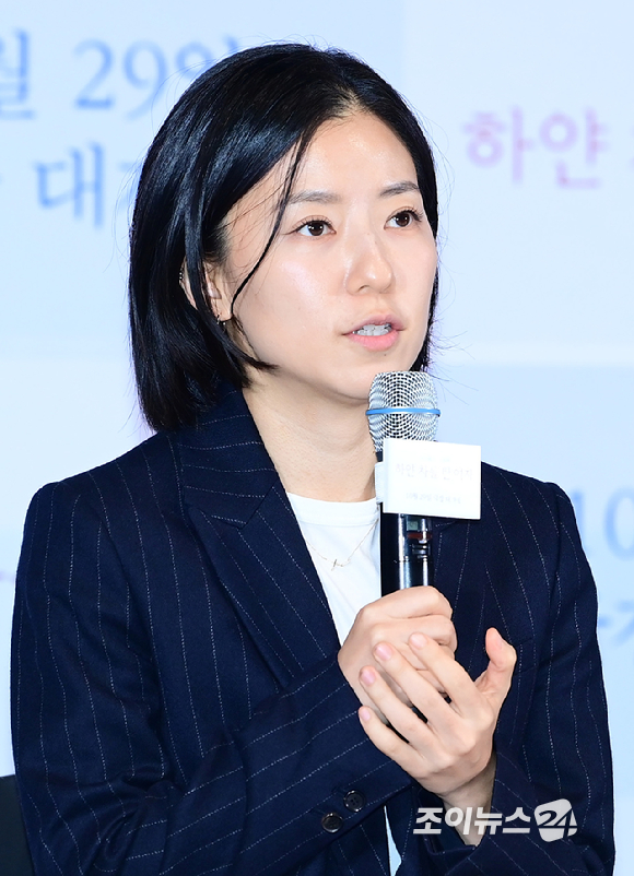 배우 정려원-고혜진 감독-배우 이정은이 27일 오후 서울 CGV 용산아이파크몰에서 열린 영화 '하얀 차를 탄 여자'(감독 고혜진) 언론시사회에 참석하고 있다. [사진=정소희 기자]