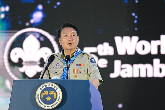 윤석열 대통령이 2일 전북 부안군 새만금 일대에서 열린 2023 새만금 제25회 세계스카우트잼버리 개영식에서 환영사하고 있다. [사진=대통령실]