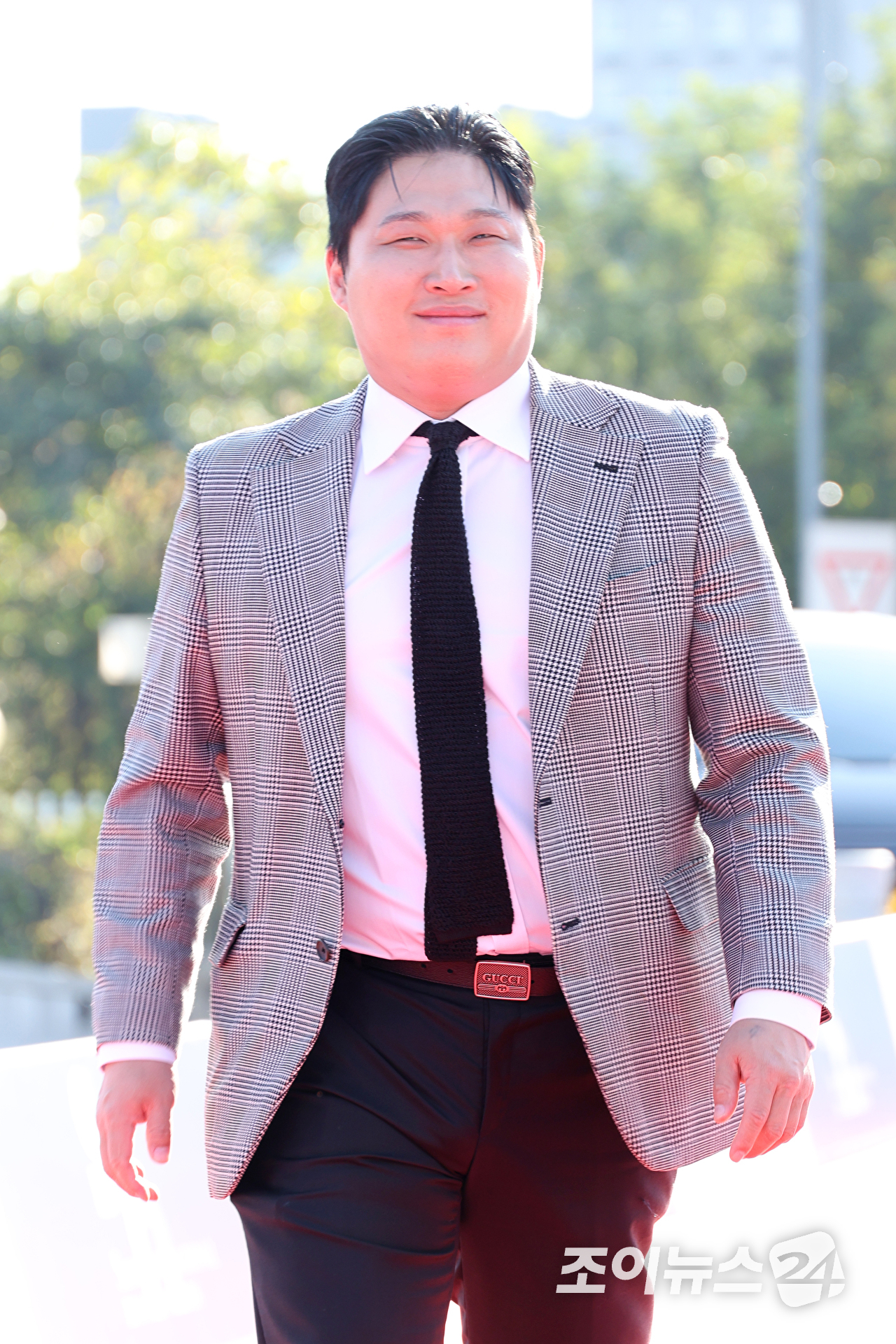 배우 문지훈(스윙스)가 8일 오후 서울 영등포구 여의도 KBS홀에서 진행된 '서울드라마어워즈 2026'에 참석해 레드카펫을 밟고 있다. [사진=문수지 기자]