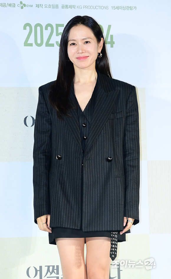 배우 손예진이 22일 오후 서울 CGV 용산아이파크몰에서 열린 영화 '어쩔수가 없다' (감독 박찬욱) 언론시사회에 참석하고 있다. [사진=정소희 기자]