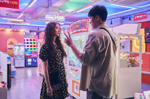 소녀시대 멤버이자 배우 임윤아가 영화 '악마가 이사왔다' 인터뷰에 앞서 포즈를 취하고 있다. [사진=SM엔터테인먼트]