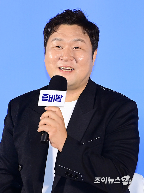 배우 윤경호-조여정-이정은-최유리-조정석이 30일 오전 서울 CGV 용산아이파크몰에서 열린 영화 '좀비딸' (감독 필감성) 제작보고회에 참석하고 있다. [사진=정소희 기자]