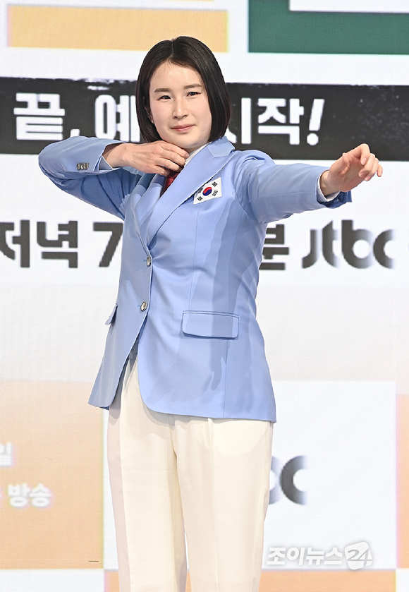 전 양궁선수 기보배가 14일 서울 여의도 페어몬트 앰배서더 서울에서 열린 JTBC 신규 예능 '예스맨' 제작발표회에서 포즈를 취하고 있다. [사진=곽영래 기자]