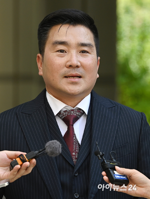 12&middot;3 비상계엄 직후 병력을 이끌고 국회로 출동한 혐의로 재판에 넘겨진 김현태 전 707특임단장이 27일 오후 서울중앙지방법원에서 열린 1심 선고 공판에 출석하고 있다. [사진=곽영래 기자]