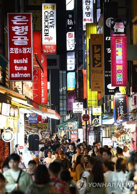 서울 중구 명동 거리의 모습. [사진=연합뉴스]