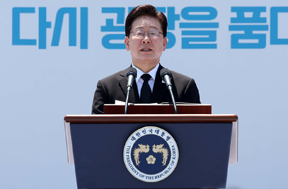 이재명 대통령이 18일 광주 5&middot;18 민주광장에서 열린 제46주년 5&middot;18 민주화운동 기념식에서 기념사를 하고 있다. 2026.5.18 [청와대통신사진기자단] [사진=연합뉴스]