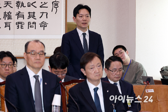 '쌍방울 대북 송금' 의혹 사건의 수사 책임자인 박상용 인천지검 부부장검사가 3일 서울 여의도 국회에서 열린 윤석열 정권 정치검찰 조작기소 의혹사건 진상규명 국정조사 특별위원회 전체회의에서 발언을 하고 있다. [사진=곽영래 기자]