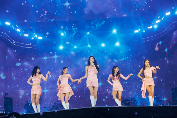 에이핑크 콘서트 현장 이미지 갈무리 [사진=위드어스엔터테인먼트]