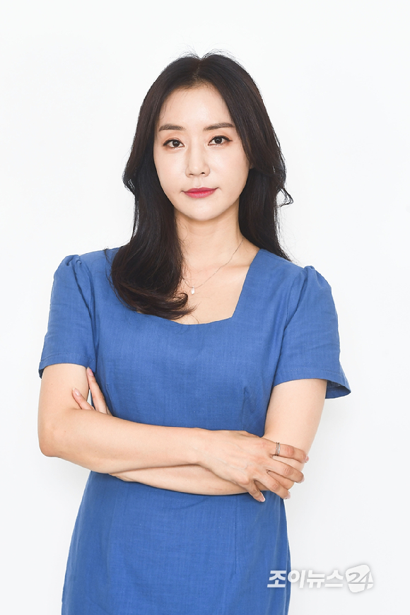 JTBC '싱어게인4' 제작발표회에서 이승기가 포토타임을 갖고 있다. [사진=JTBC]