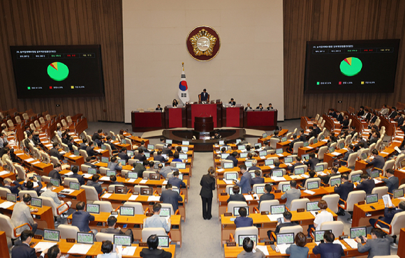 23일 국회 본회의에서 농어업재해보험법 일부개정법률안이 통과되고 있다. [사진=연합뉴스]
