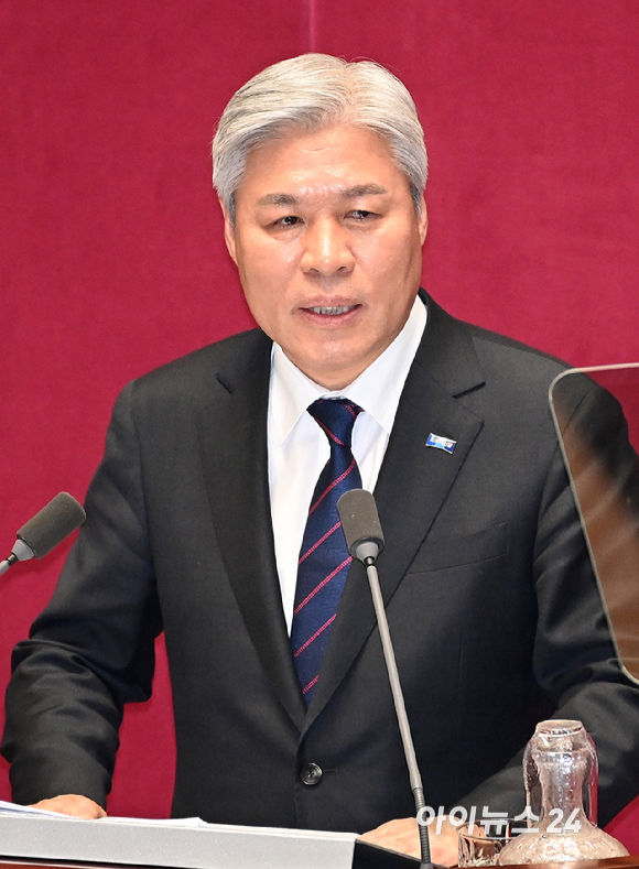 서왕진 조국혁신당 원내대표가 9일 오후 서울 여의도 국회에서 열린 본회의에서 비교섭단체 대표연설을 하고 있다. [사진=곽영래 기자]