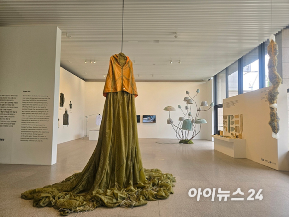 래코드 업사이클링 의류. [사진=박은경 기자]