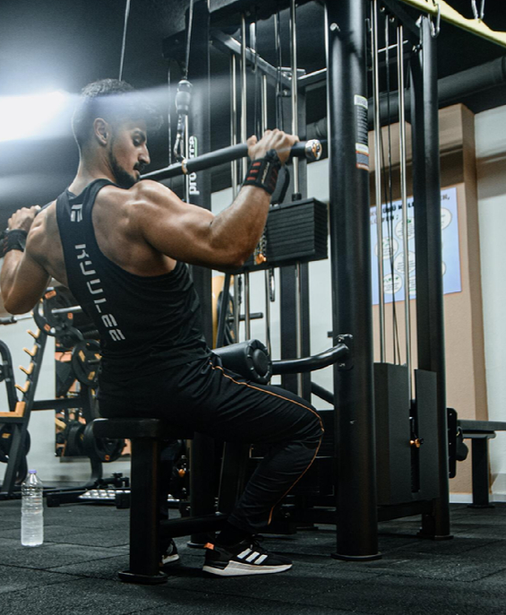 복근 운동이 뱃살을 빼는 가장 효과적인 방법은 아니다. 사진은 윗몸일으키기 하는 모습. [사진=픽셀스]