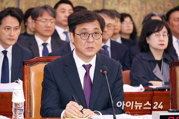 최휘영 문화체육관광부 장관이 29일 서울 여의도 국회에서 열린 국회 문화체육관광위원회의 종합 국정감사에서 질의에 답변하고 있다. [사진=곽영래 기자]