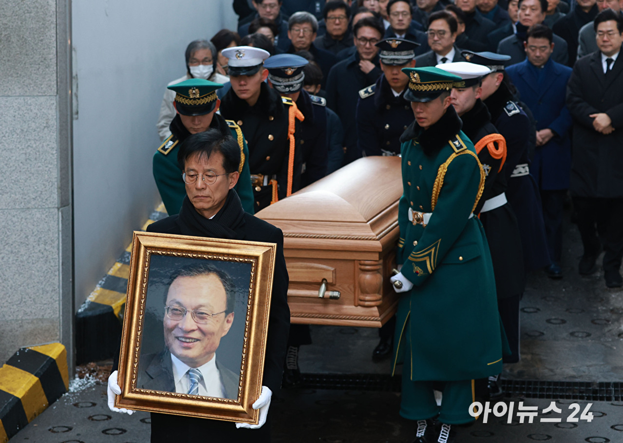 27일 오전 서울 종로구 서울대학교병원 장례식장에 故 이해찬 전 국무총리의 빈소가 마련되어 있다. [사진=사진공동취재단]