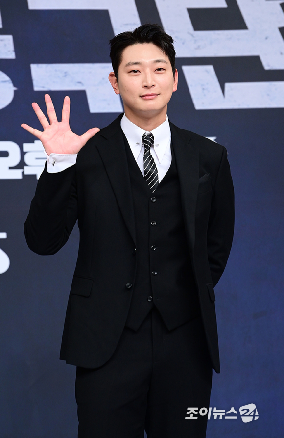 2AM 정진운이 26일 오전 서울 양천구 목동 SBS사옥에서 열린 SBS 새 예능프로그램 '열혈농구단' 제작발표회에 참석하고 있다. [사진=정소희 기자]