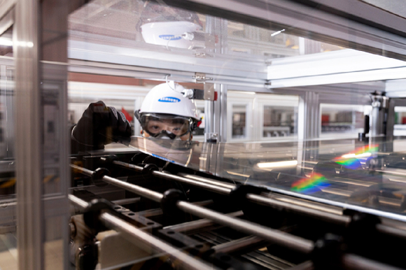 삼성디스플레이 유리 폐기 공정 사진. [사진=삼성전자]