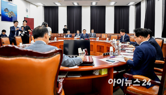 7일 오후 서울 여의도 국회에서 정보위원회 전체회의가 열리고 있다. [사진=곽영래 기자]