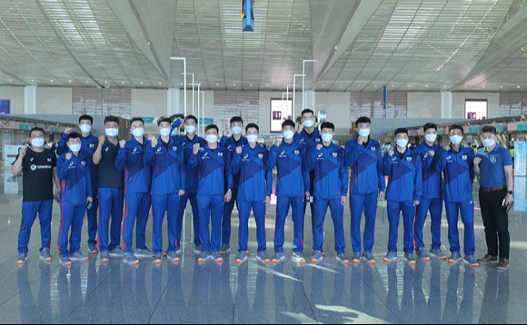 일본 지바에서 열리는 제21회 아시아남자배구선수권대회에 남자배구대표팀을 대신해 참가하는 상무(국군체육부대) 선수들이 8일 인천공항을 통해 일본으로 출국하기에 앞서 기념 촬영 시간을 가졌다. [사진=대한배구협회]