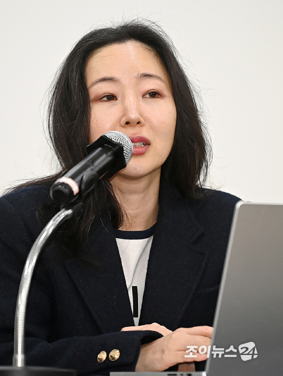 민희진 오케이 레코즈 대표가 25일 서울 종로구 교원 챌린지홀에서 열린 언론 기자회견에서 발언하고 있다. [사진=곽영래 기자]