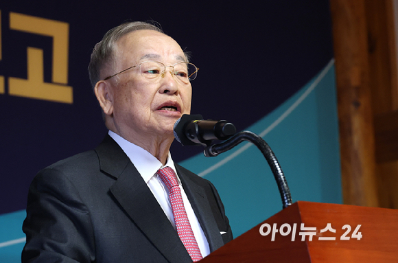 손경식 한국경영자총협회 회장이 30일 오전 서울 여의도 국회 사랑재에서 열린 국회 사회적대화 결과보고 개회식에서 인사말을 하고 있다. [사진=곽영래 기자]