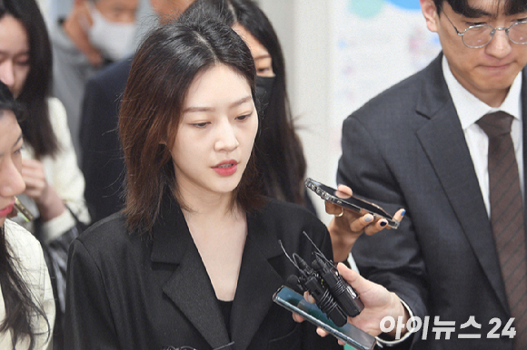 지난 2010년 7월 8일 오전 서울 압구정 CGV에서 영화 '아저씨'(감독 이정범)의 제작보고회에 참여한 故 김새론. [사진=아이뉴스24 포토DB]