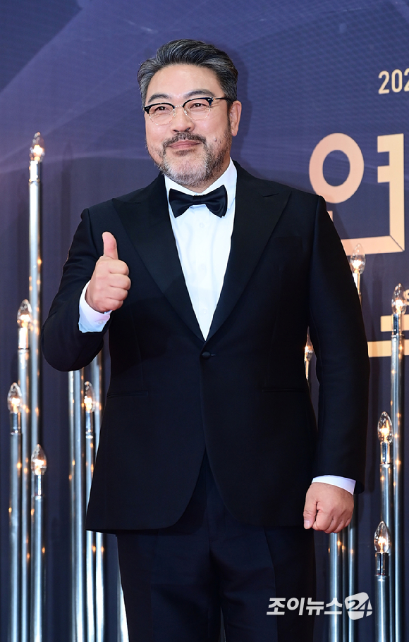 배우 이원종이 31일 오후 서울 영등포구 여의도 KBS 신관홀에서 진행된 '2023 KBS 연기대상' 시상식에 참석하고 있다.  [사진=정소희 기자]