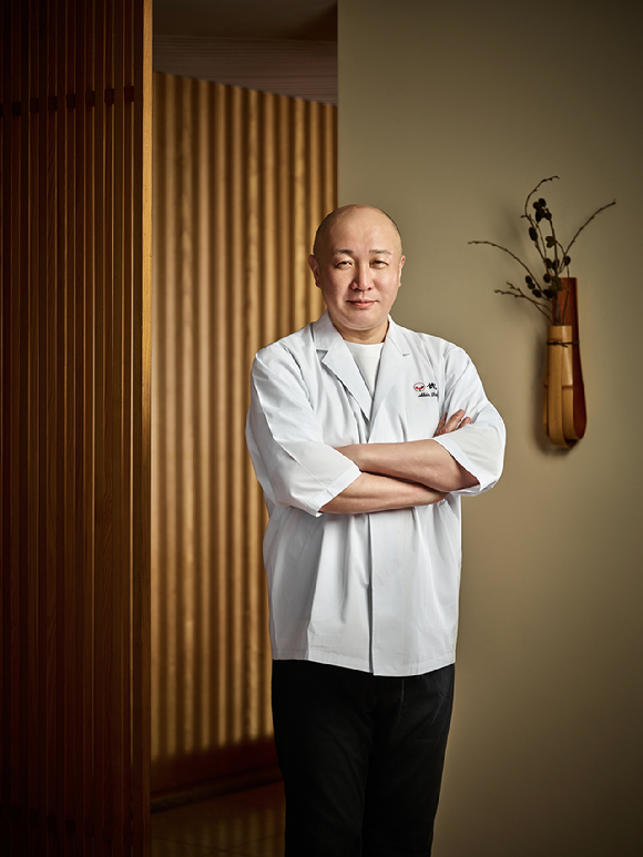 미쉐린 2스타 쉐프 다카기 신이치로. [사진=서울신라호텔 제공]