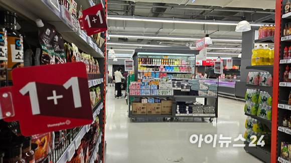 9일 찾은 서울의 한 홈플러스 매장에 할인 푯말이 세워져 있다. [사진=진광찬 기자]