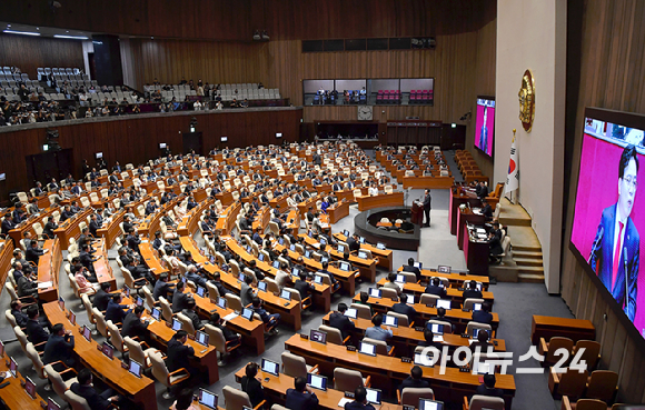 송언석 국민의힘 원내대표가 10일 서울 여의도 국회 본회의에서 교섭단체 대표 연설을 하고 있다. [사진=곽영래 기자]